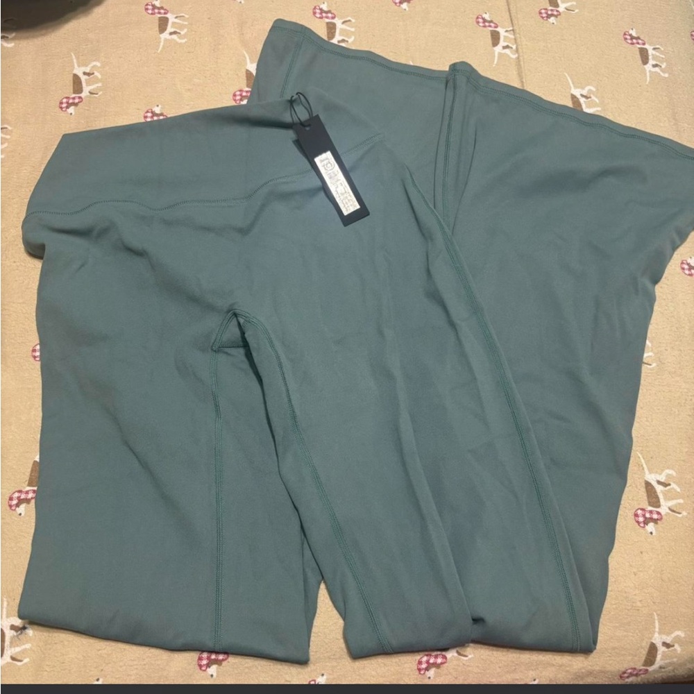 ONER ACTIVE SOFT MOTION FLARES ICED GREEN NWT